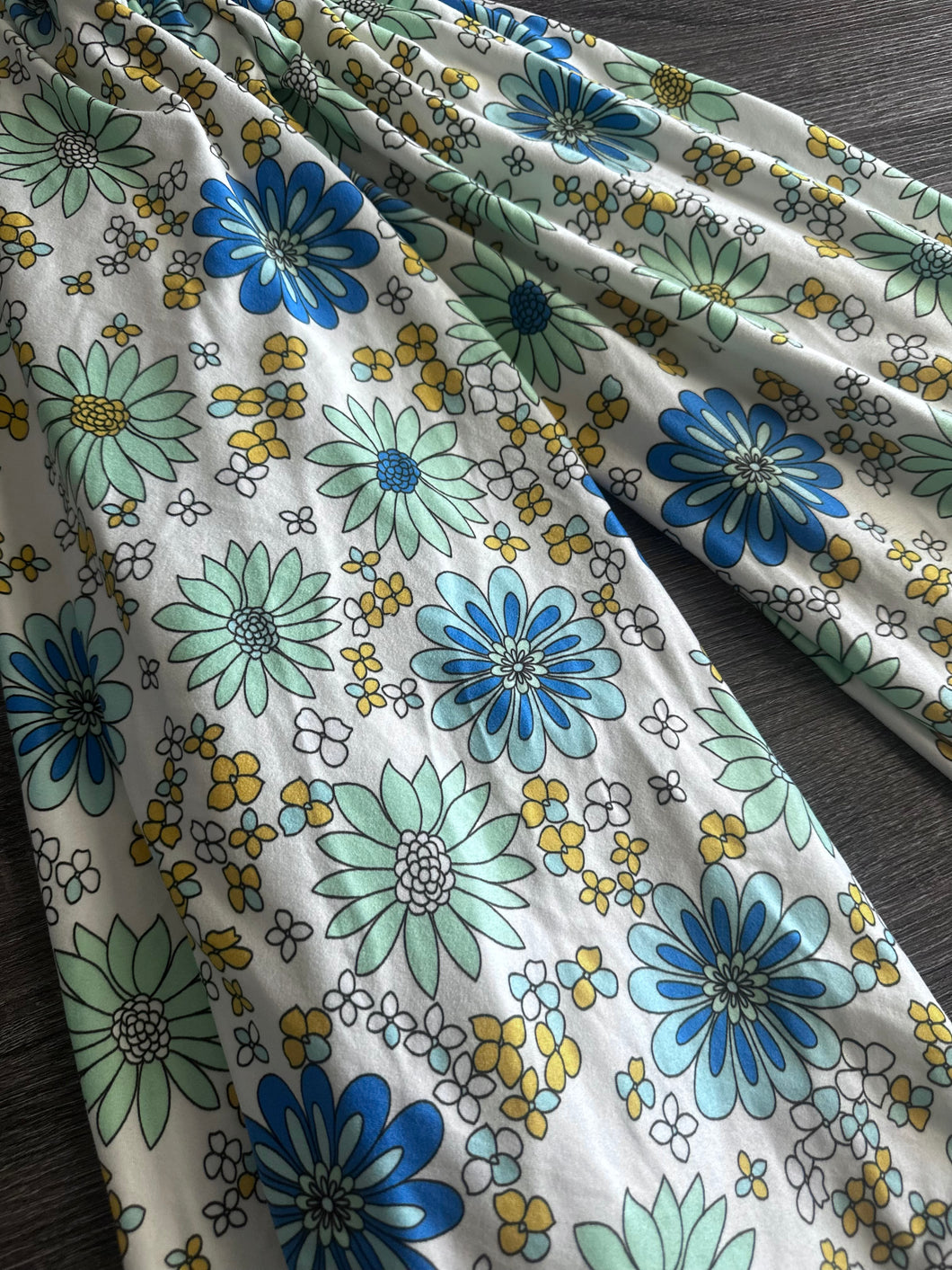 Double brushed poly: 1.75 YD CUT REMNANT White blue aqua yellow flowers ⭐️