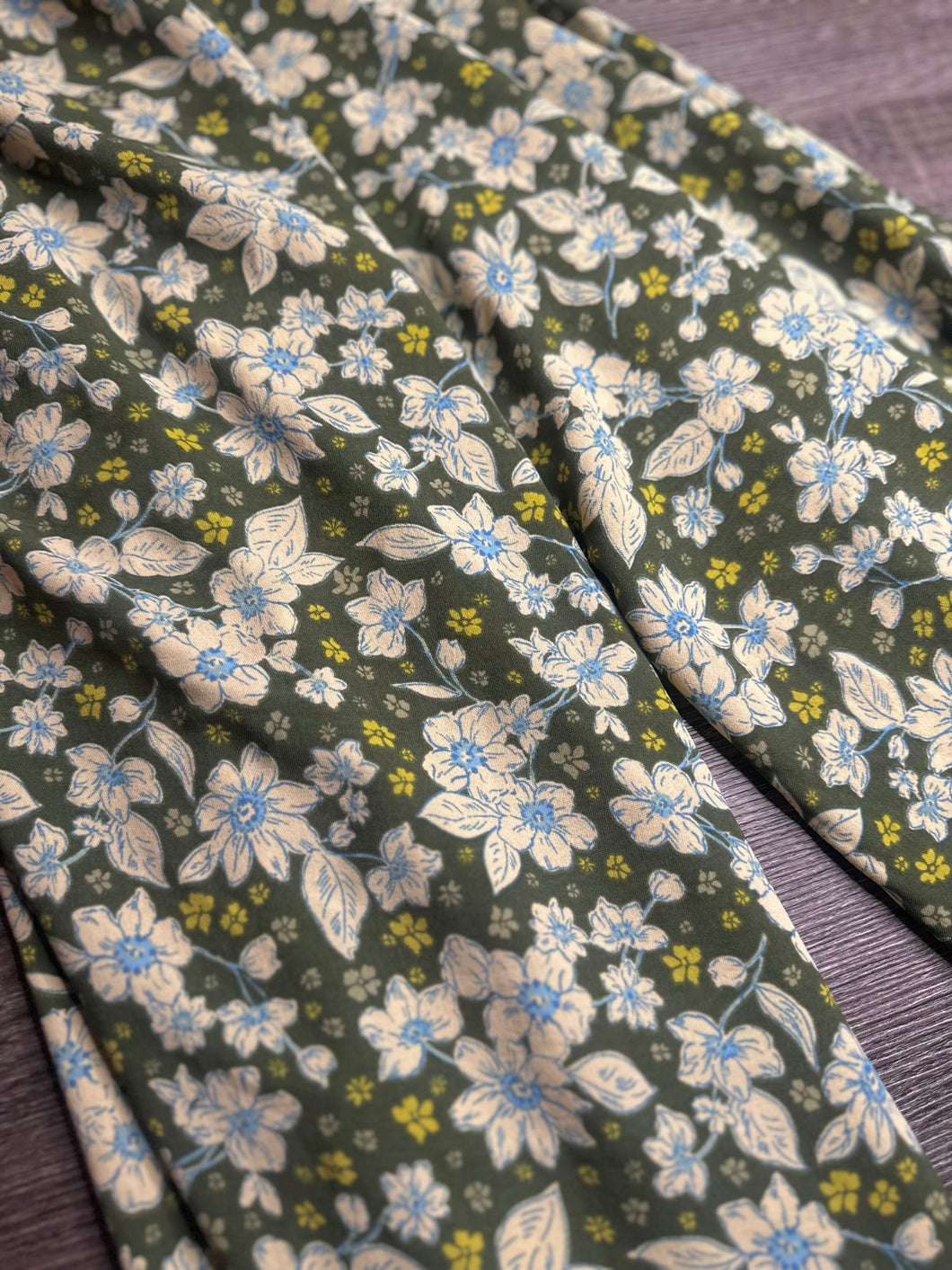 100% Polyester (CEY airflow) woven: 2.5 YD CUT REMNANT Forest green cream blue flowers ⭐️