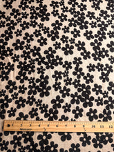 Load image into Gallery viewer, Single gauze (100% cotton) 2.75 YD CUT REMNANT Cream black groovy floral ⭐️
