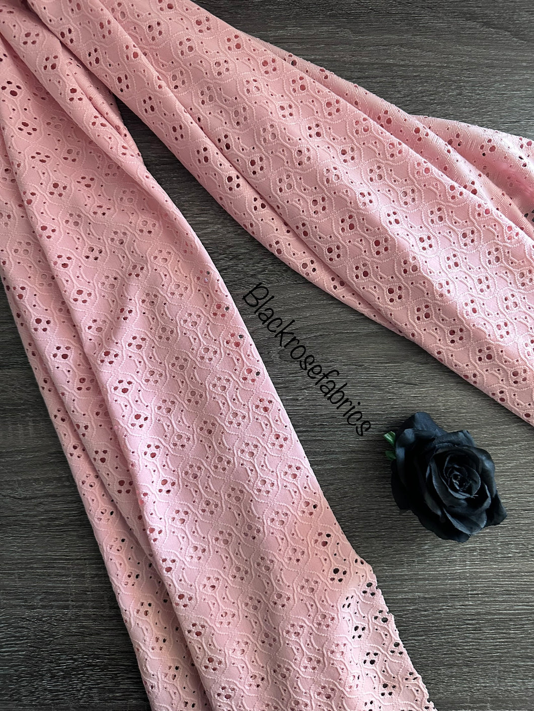 Stretch eyelet: 1 YD CUT REMNANT Light dusty pink ⭐️